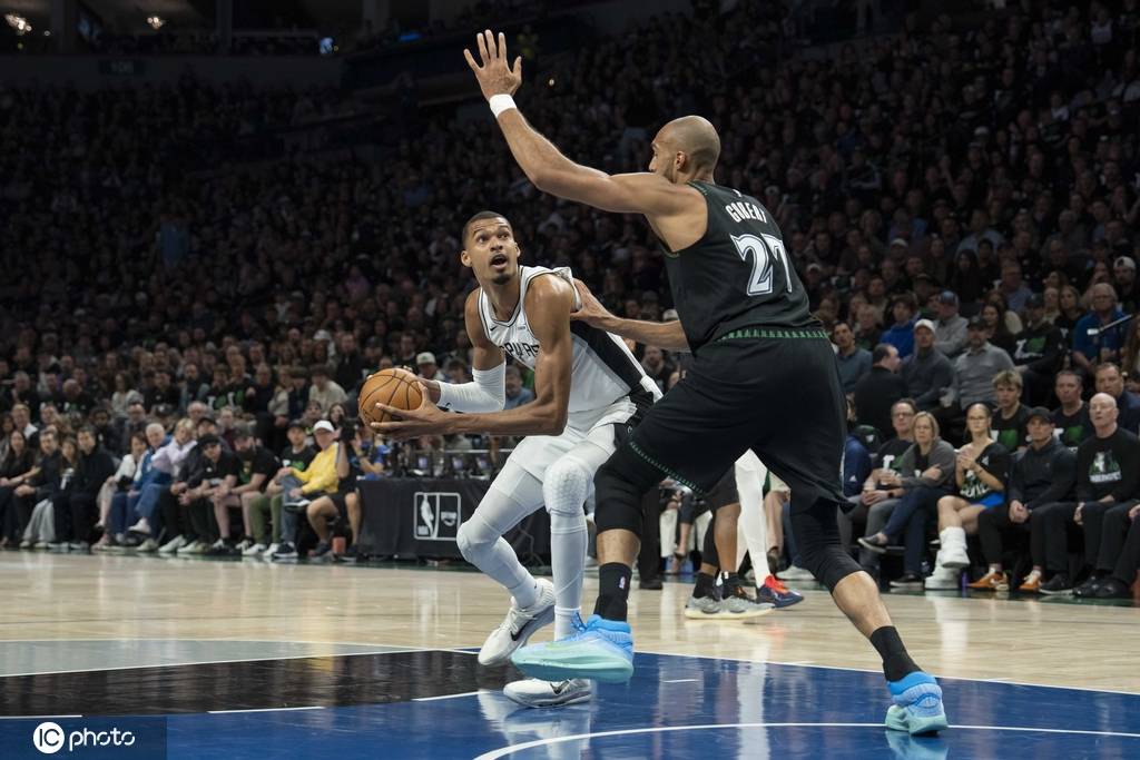 文班39+15爱德华兹32分 马刺胜森林狼总分2-1